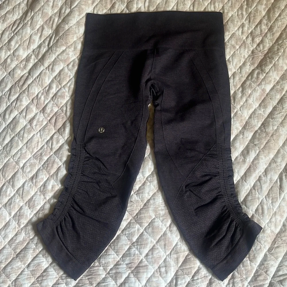Lululemon capris - Picture 2 of 5